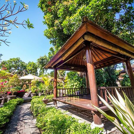 Yulia Beach Inn Kuta Kuta Lombok Exterior foto