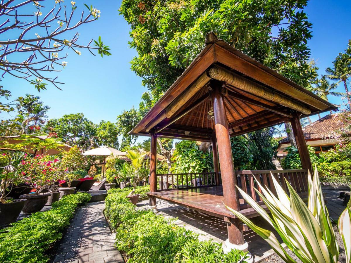 Yulia Beach Inn Kuta Kuta Lombok Exterior foto